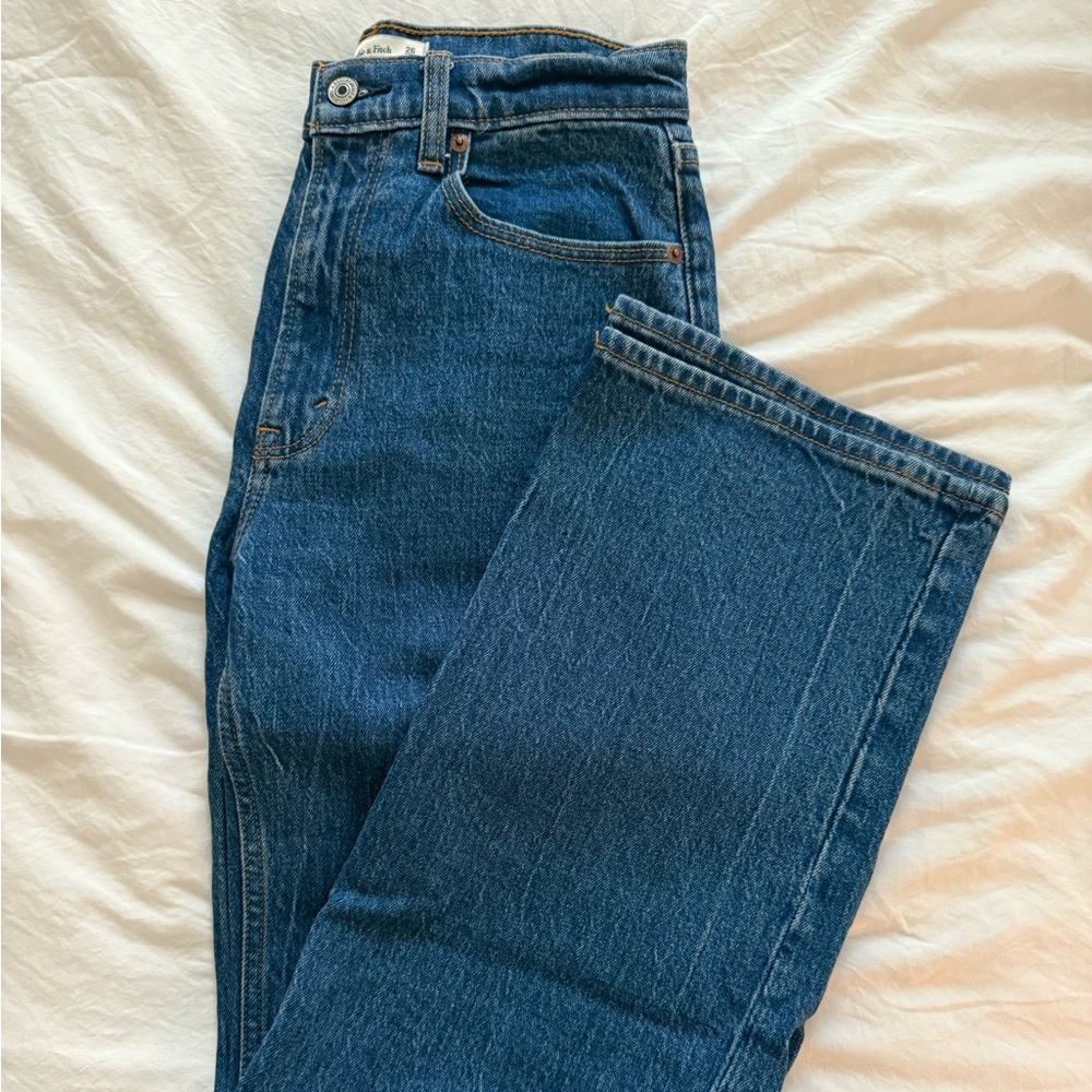 NWOT Abercrombie 90s Relaxed High Rise Jean